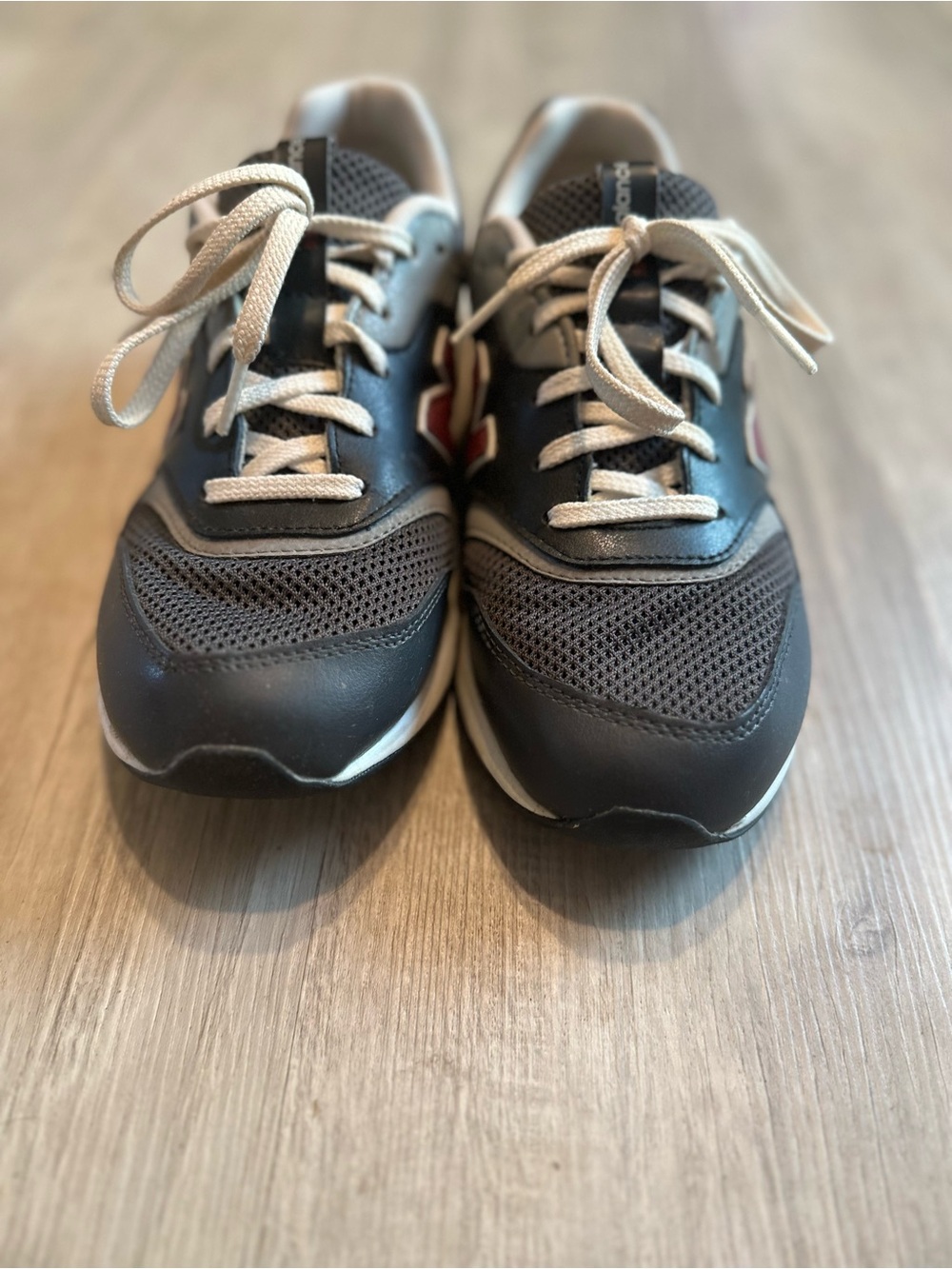 New Balance women’s Sneakers in Gray with Red Accent